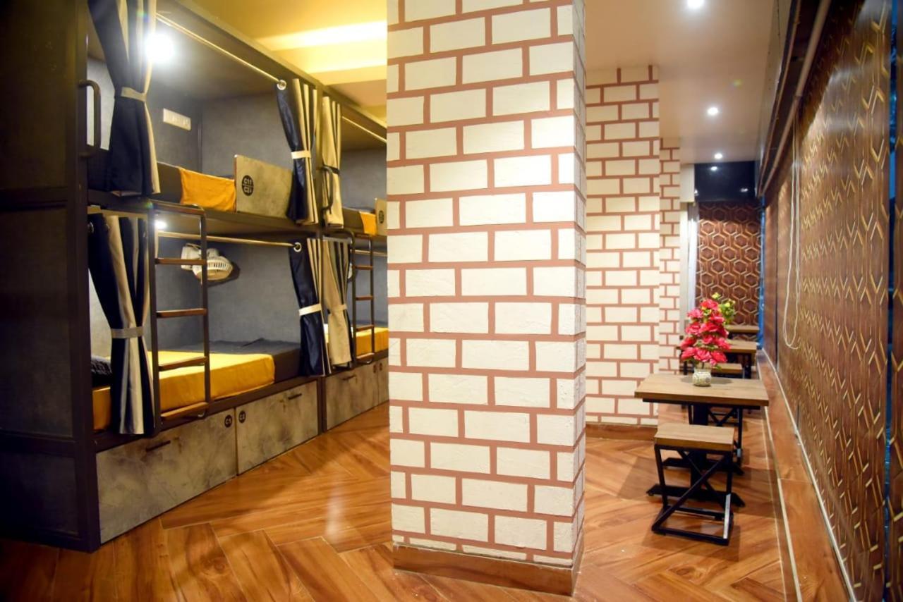 Charyana Hotel Ac Dormitory Ahmedabad Exterior foto